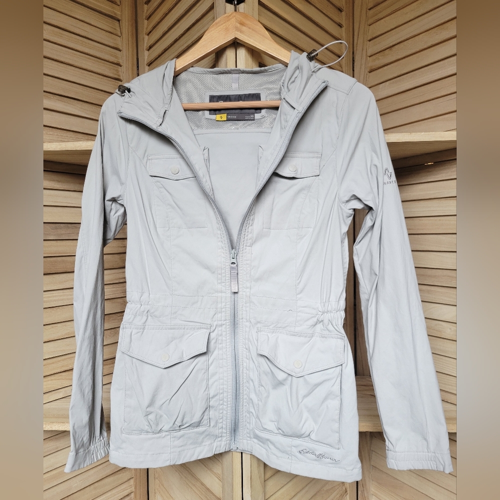 Eddie Baur TRAVEX grey jacket with hood, zipper and many button pockets.